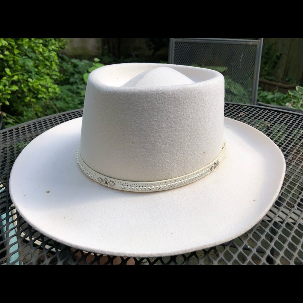 White cowboy hat signed by Rascal Flatts, etc